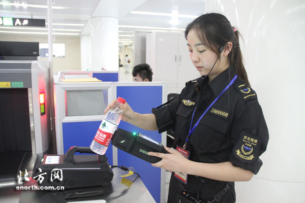 天津：軌道交通實施安檢首日 乘客配合秩序良好