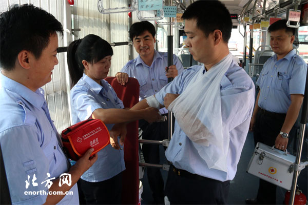 天津公交8路車隊成首個加入紅十字志願服務單位