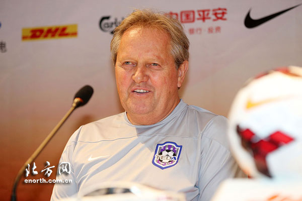 泰達工體踩場 阿里漢微笑