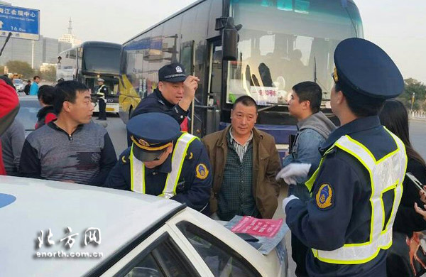 天津：專項治理長途車站外上客 取締非法客運點