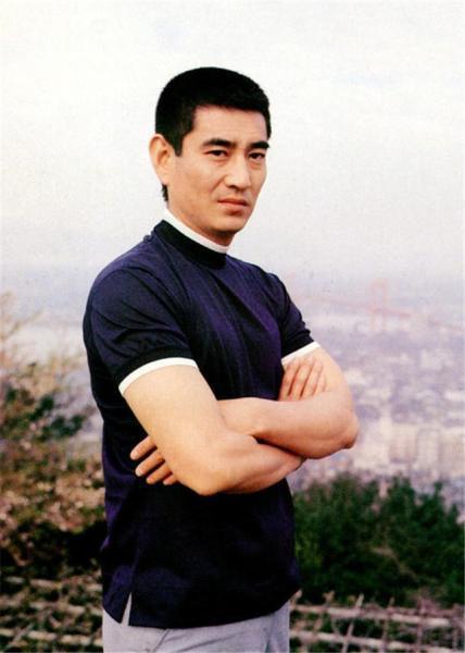 高仓健 80年代中国男人的时尚公敌