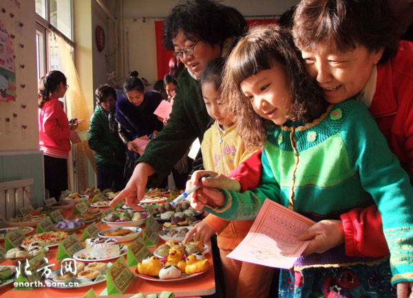 分享绿色美食 幼儿园举办亲子同乐美食节