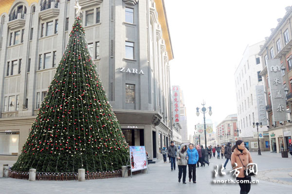 天津“聖誕風”來襲 多彩節日景觀扮靚街頭