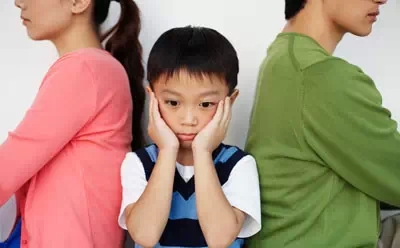 中国式家庭=缺失的父亲+焦虑的母亲+失控的孩