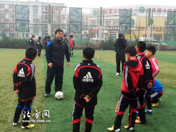 2015天津市校園足球冬令營開營 老甲A明星助陣