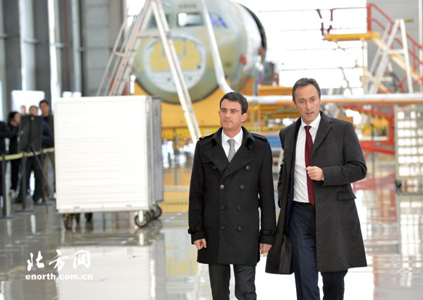 法國總理來華訪問參觀空客天津總裝線