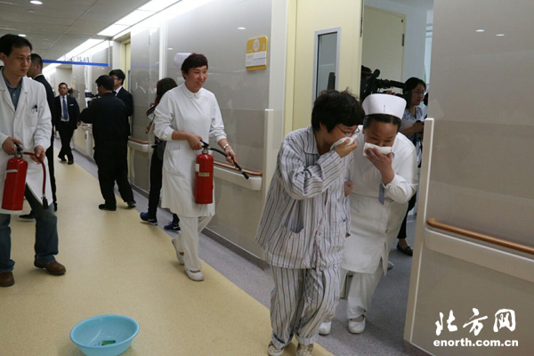 市第二儿童医院百余名医护人员开展应急演练