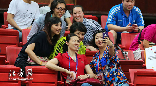 亚锦赛-中国女排3-0哈萨克半决赛遇老冤家泰国