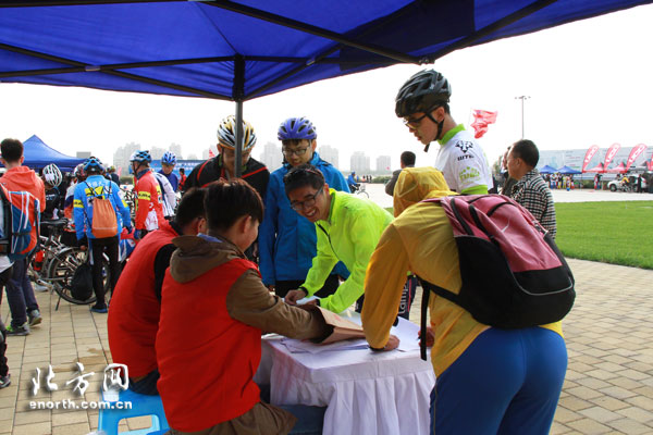 首届天津高新区杯渤龙湖自行车赛成功举办