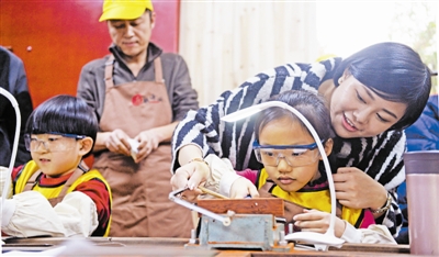 西青区红木馆组织我是一名小木匠体验活动