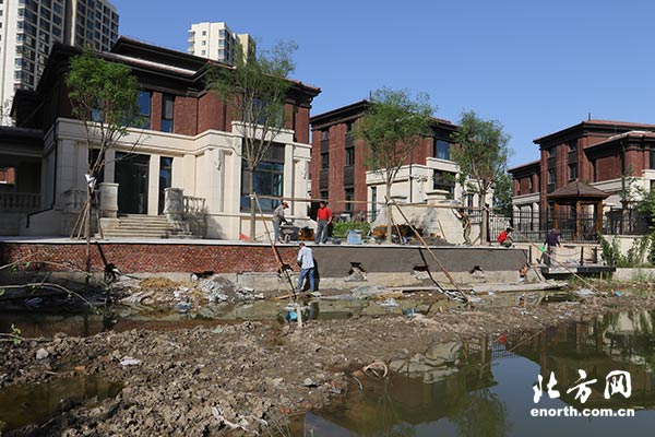 富力津门湖别墅违建亲水平台已拆除 天津市综合执法局：发现一起查处一起