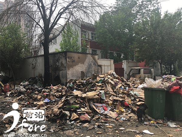 天津城市职业学院宿舍外着火 学校员工最早灭火