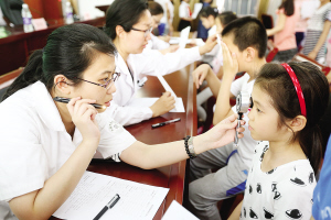 和平区中小学生视力筛查工作在鞍山道小学启动