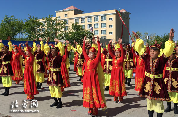 新疆塔城地区托里第三届冬不拉文化节开幕