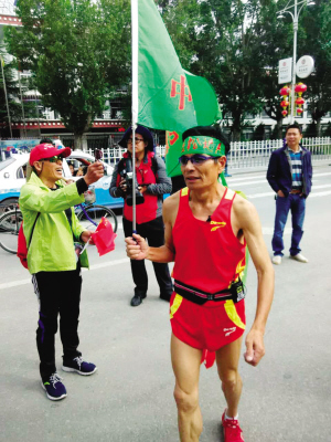 跑西藏老唐回家了:保住“多威马拉松”达人称号