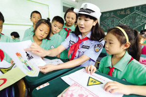 暑假来了 天津中小学生先听一堂“安全课”
