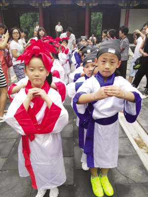 益寿里小学近百名新生在天津文庙举行开笔礼