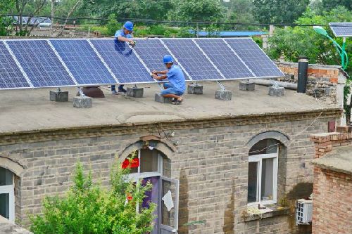 英媒:全球太阳能装机量去年激升 中美贡献遥遥