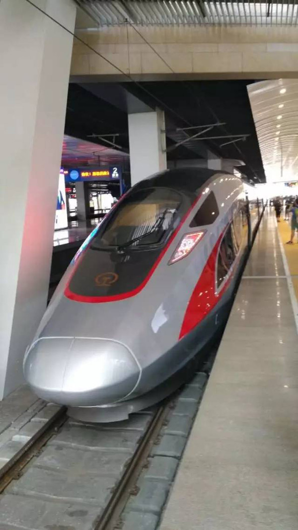 中国最新版高铁 26日首班车停靠天津南站