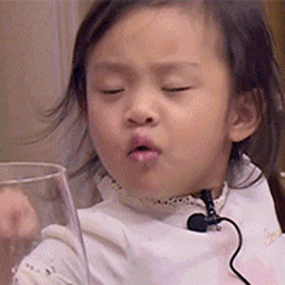 可在另一张与妈妈李小璐的自拍中,甜馨又恢复了往日的白皙度,原来