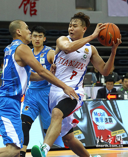 天津荣钢117-119主场憾负青岛队 错失CBA开