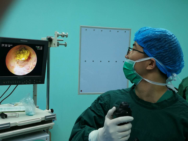 微创双镜联合 巧除胆总管结石 --天津市西青医