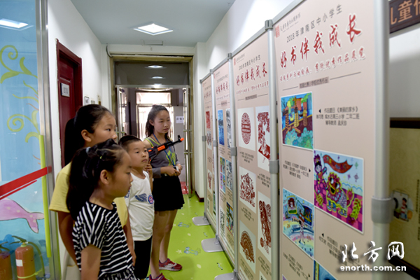 津南区图书馆举办主题绘画、剪纸优秀作品展览