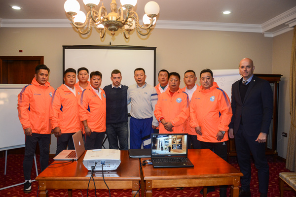 天津足球青训代表团抵达塞尔维亚 迎来首次训练
