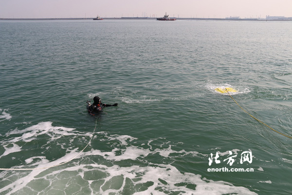 北海救助局天津基地水下机器人救援演练