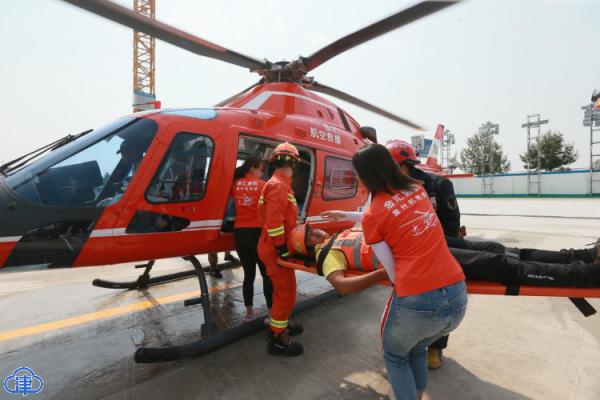 高空火灾 人员坠落 直升机 泡沫车 一场惊心动魄的 救援 在津上演 