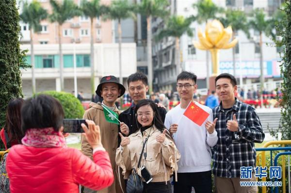 �����Żع�20���ꡤ�»�ȫýͷ����ͼ�Ļ�������6��ʢ��婽�ǡ�紺����ϰ��ƽ��ϯ�Ӳ�����ر���������ʵ