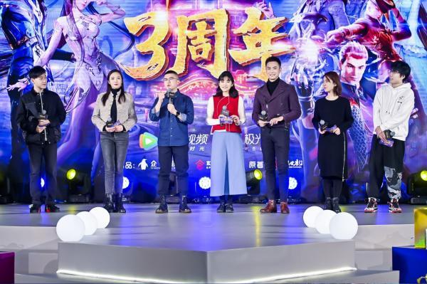 《斗罗大陆》动画三周年生日会在蓉举行 唐家三少惊喜现身