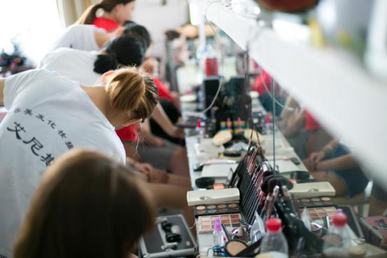 艾尼斯启动“千城万校”计划，为中国培养世界级美妆大师