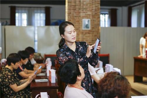 中国妇女报·莎蔓莉莎乡村振兴助力巾帼”项目走进陕西袁家村