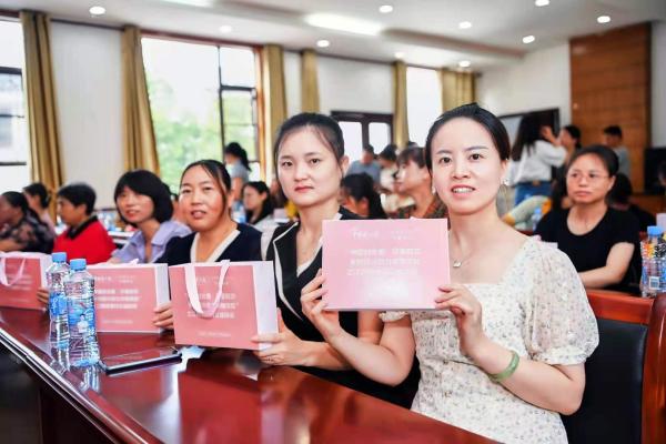 “中国妇女报·莎蔓莉莎乡村振兴助力巾帼” 项目走进瑶里村