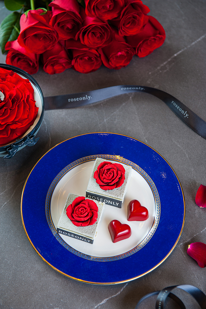 天津丽思卡尔顿酒店携手ROSEONLY 推出浪漫唯美的“玫瑰人生”下午茶及客房礼遇