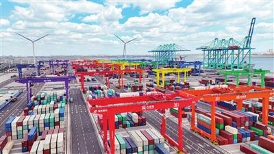 巨轮吐纳 绿色港口蓬勃兴盛──从全球首个“智慧零碳”码头看天津港加速转型