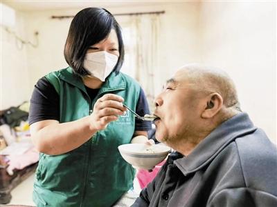 “天津好人”海旭多年如一日悉心照顾患病的公婆和父亲