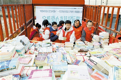 天津：宝坻区志愿服务组织为60所乡村小学援建爱心阅览室 80万元爱心图书发往甘肃