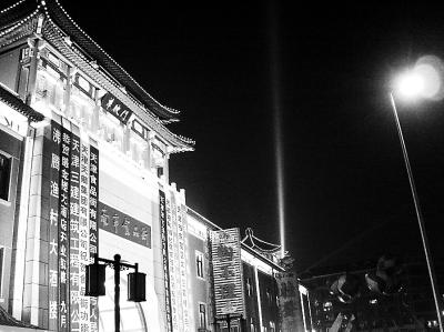 昨晚，津城彩燈如畫，走在街上的市民無不慨嘆其美麗