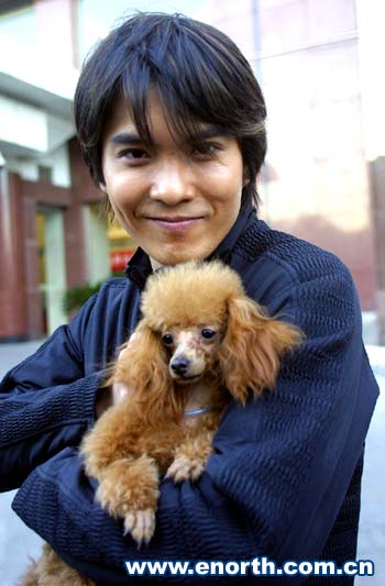 【图文】明星宠物总动员:王子鸣-明星,宠物-北方网-文化娱乐