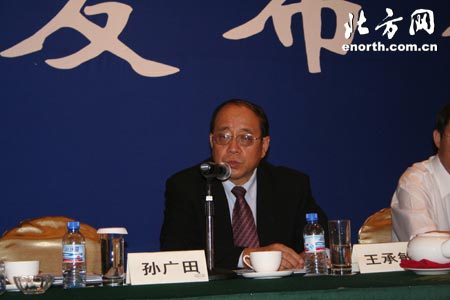 大连国际服装节举行新闻发布会