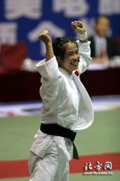 解放军选手高峰获得女子柔道48公斤级冠军