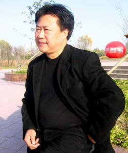 嘉宾介绍:博林是大家非常熟悉的喜剧演员,手风琴,唱歌,跳舞,朗诵,话剧