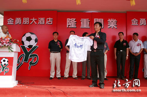 泰达队名将,现天津电视台体育频道,天津新闻广播特约评论员石勇退役后