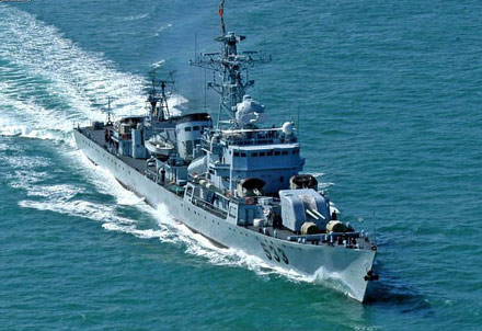 图文:中国海军江湖级533号老式护卫舰