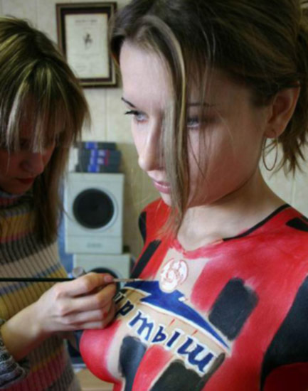 视觉:sex足球宝贝彩绘过程(图)