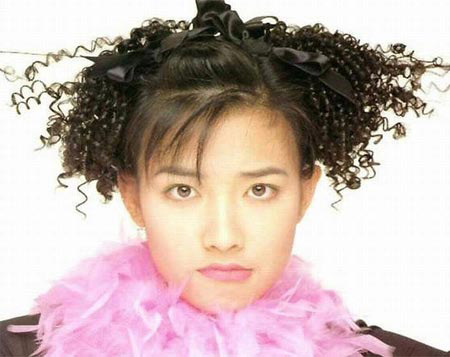 范晓萱可爱发型:像被电过的爆炸头造型,太cute了!