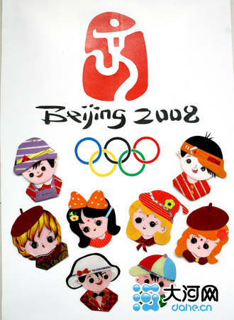 花甲老人剪出八娃笑迎奥运工艺作品组图