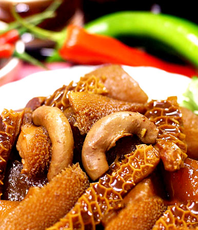 最开始苏记是在中山四路城隍庙口的一间牛杂档,说它是街边档并无他意